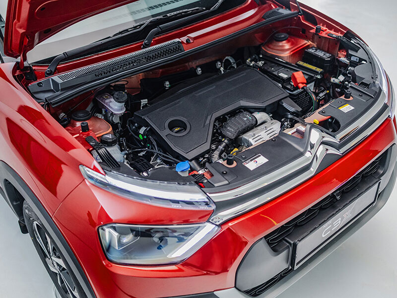 Bonnet and Engine of Citroen C3X